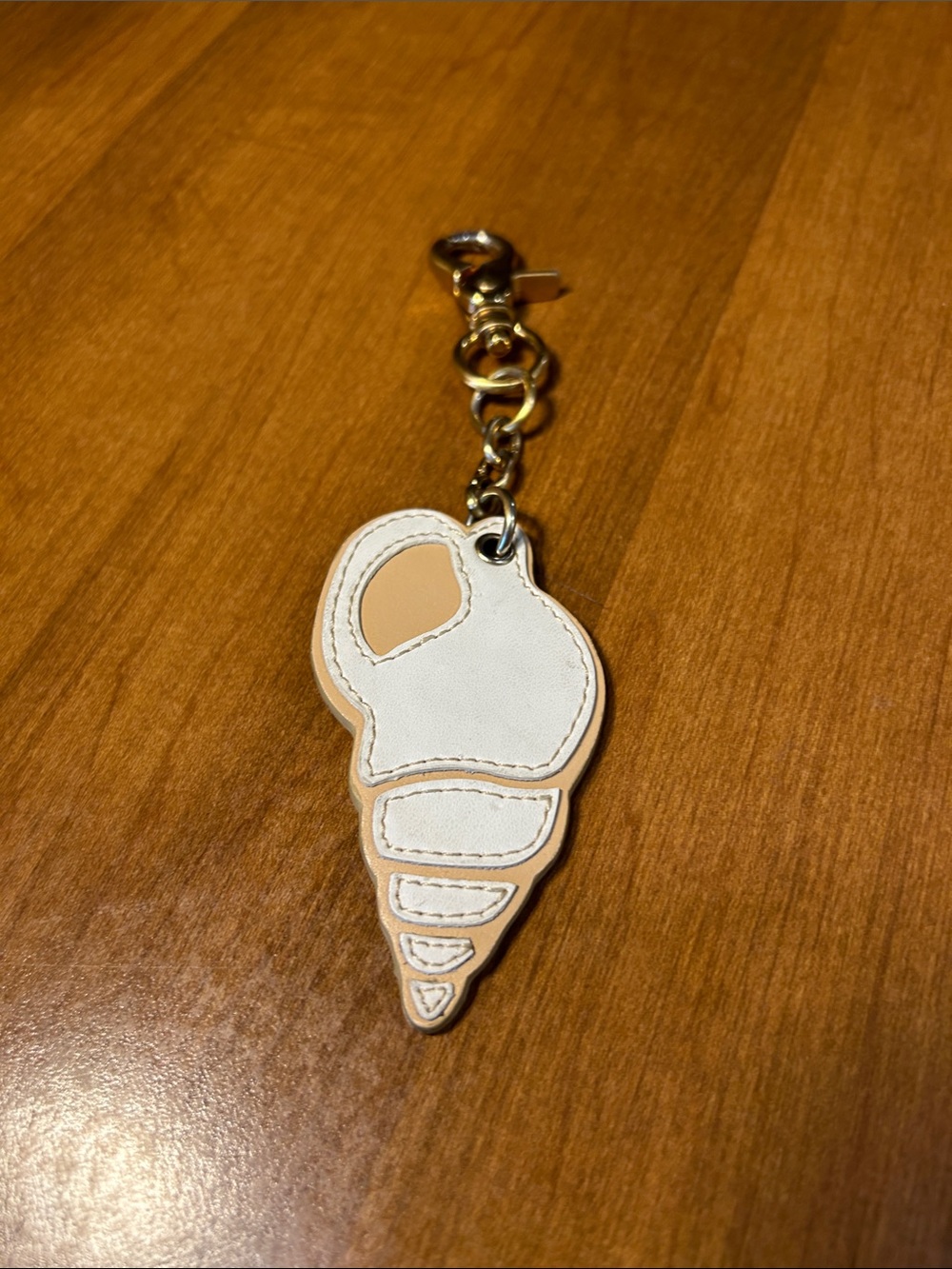 Parazul Shell Keychain Bag Charm in White and Tan